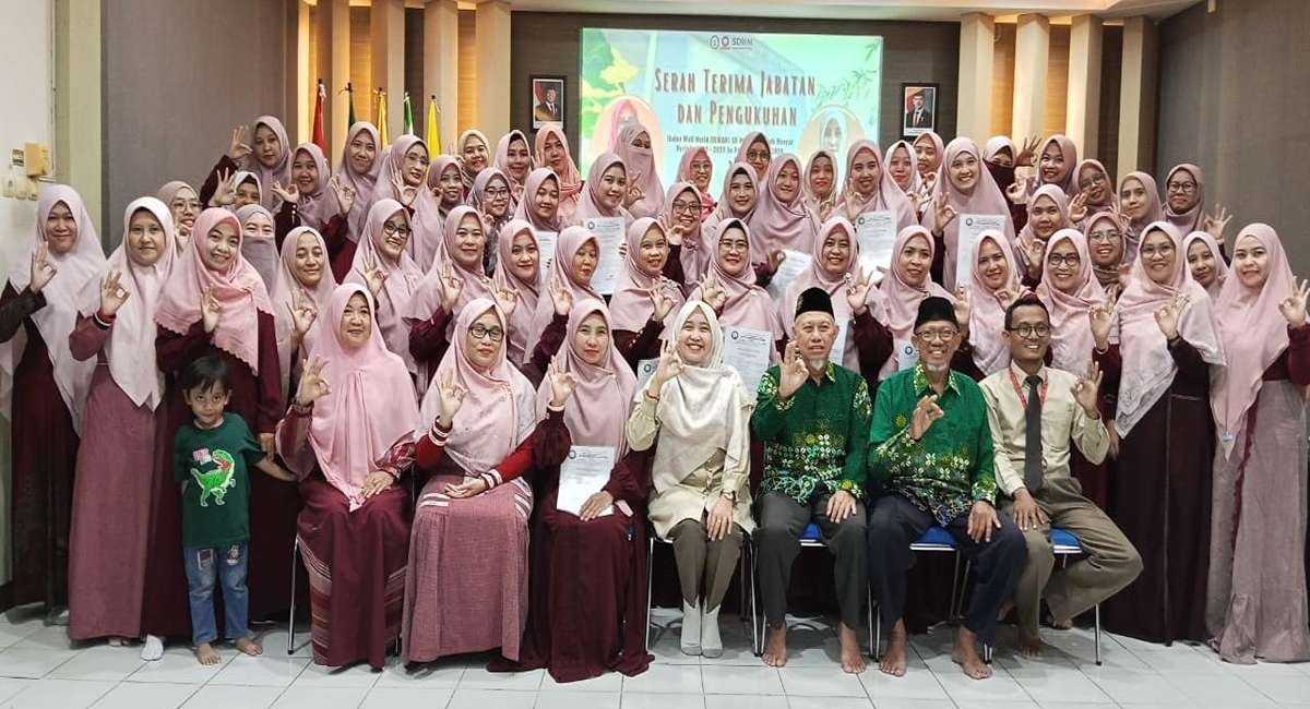 Wajah Baru Semangat Baru: Serah Terima Jabatan Kepengurusan IKWAM SD Muhammadiyah Manyar Gresik