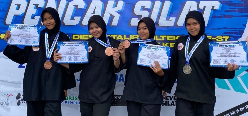 Empat Atlet Tapak Suci SMK Muhammadiyah 10 Mantup Raih Prestasi Gemilang di Batu Championship 2
