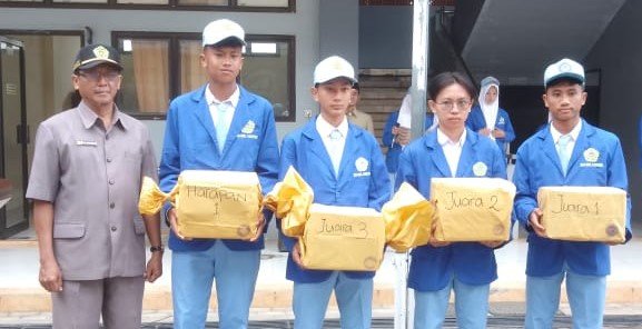 Siswa SMA Muha Genteng Tingkatkan Keterampilan Pioneering dengan Lomba Antar Kelas