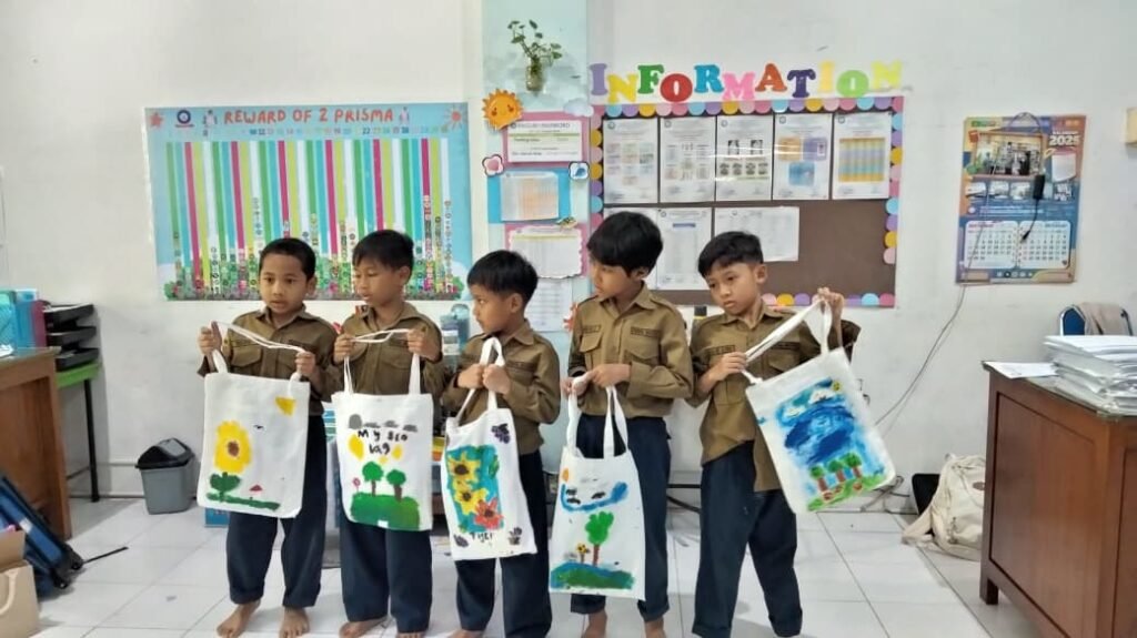 My Green Bag: Solusi Kreatif Siswa Kelas 2 Atasi Sampah Plastik Minimarket Sekolah Melalui Pembelajaran STEAM