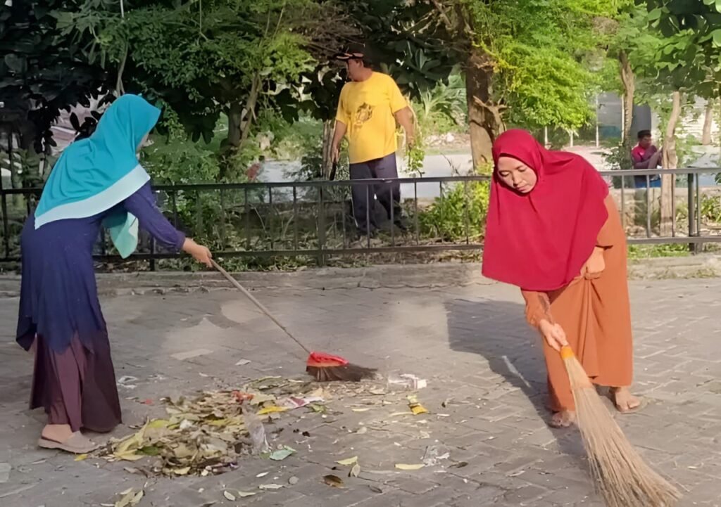 Jumat Bersih, Kegiatan Rutin Guru dan Siswa Spemudas di Akhir Bulan
