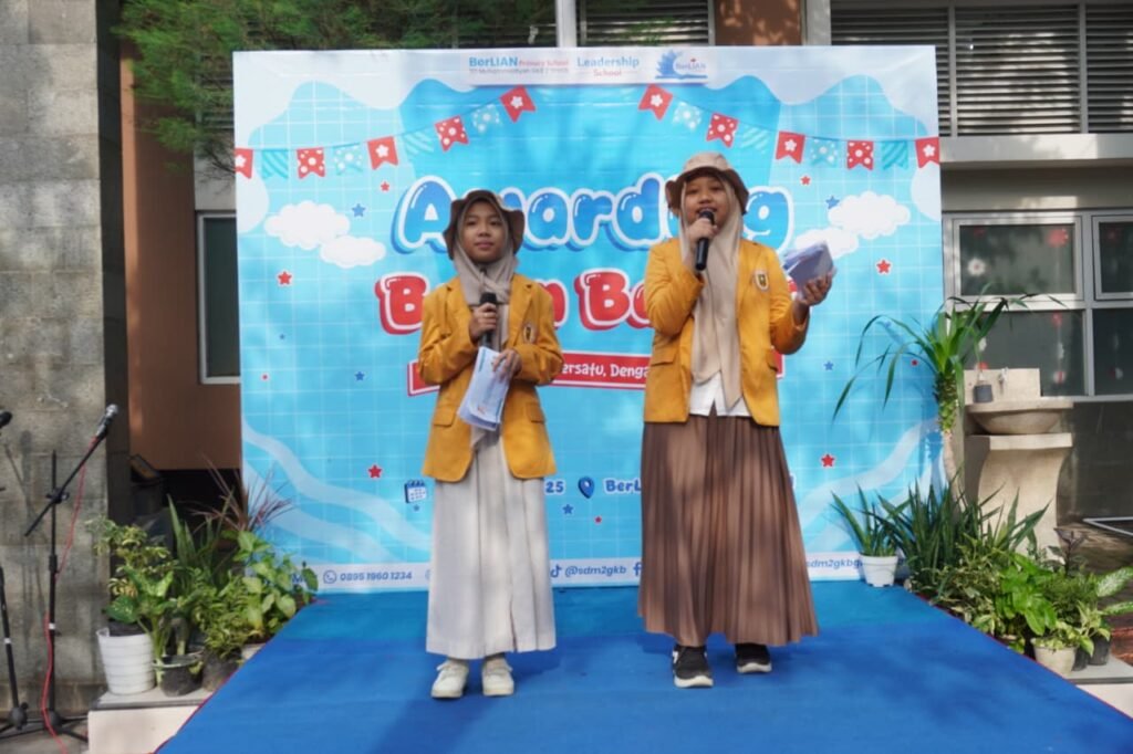 Dari Panggung ke Pustaka: MC Cilik Buka Awarding Bulan Bahasa 2025 dengan Penuh Percaya Diri