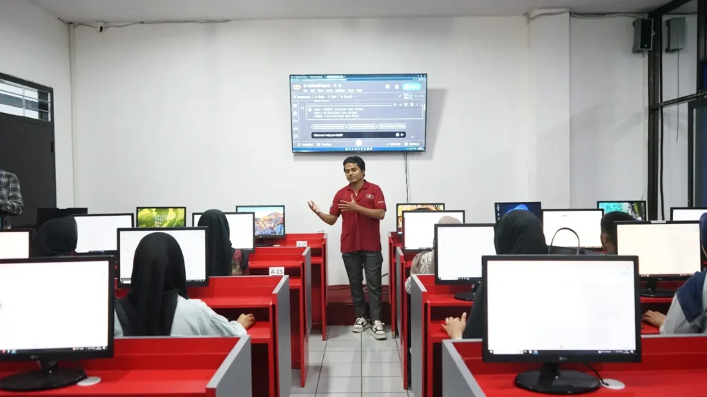 Inovatif, Semua Mahasiswa Baru UMM Diajari Coding