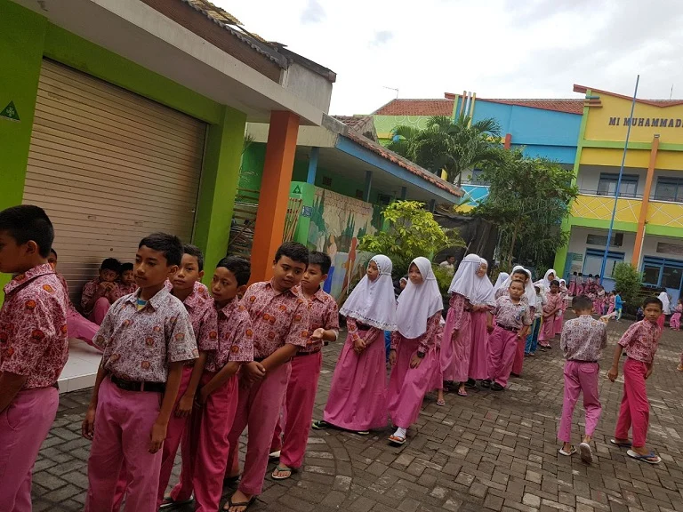 Tradisi Antre Membeli Makanan di Kantin MIM Kota Probolinggo