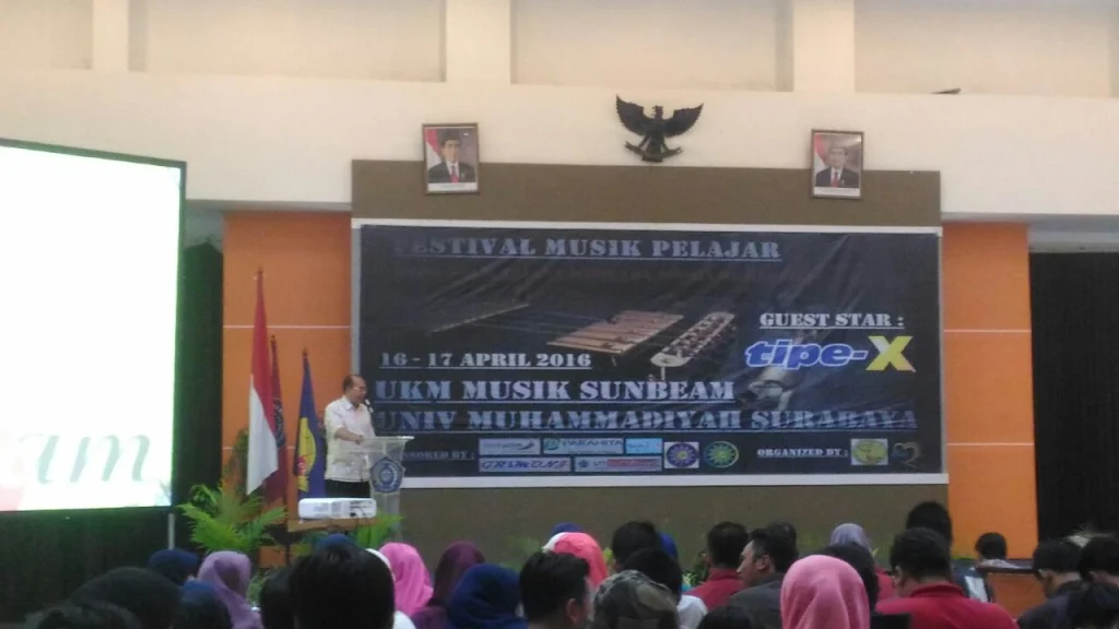 Festival Musik di Puncak Milad UMSurabaya