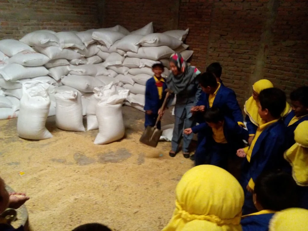 Siswa Muhammadiyah Belajar Cara Produksi Tahu  