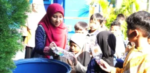SDMM Semarakkan Hari Batik Nasional dan World Cleanup Day dengan Aksi Bersih Lingkungan