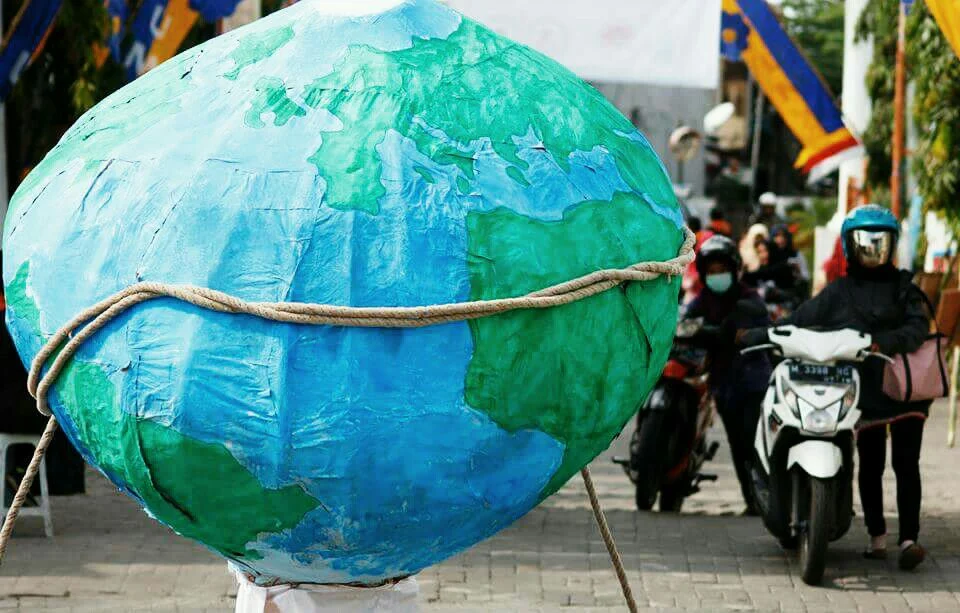 Peringati Hari Bumi, Mahasiswa UMSurabaya Serukan Sehari Tanpa Asap