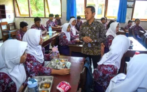 Wamen Fajar: Program Makan Bergizi Gratis Bangun Karakter Positif dan Tingkatkan Motivasi Belajar Siswa