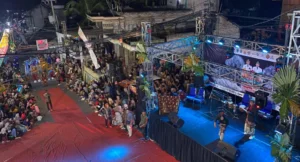 Ribuan Warga Padati Halaman SMP Muhammadiyah 12 Sendangagung di Festival Sego Muduk dan Batik Carnival 2025