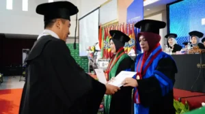 Dua Profesor Baru Dikukuhkan, UM Surabaya Kini Punya 14 Guru Besar
