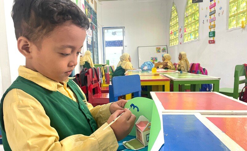 Asah Kreativitas, TK ABA 49 Griya Kencana Ajak Siswa Buat Papercraft 3D Bertema Lingkungan