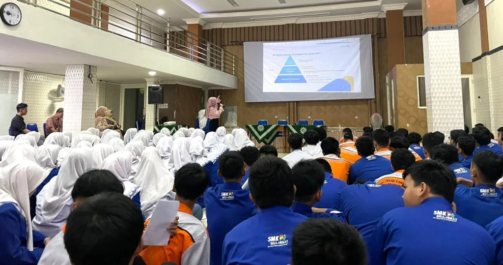 Dorong Siswa Melek Finansial, SMK Muhammadiyah 1 Surabaya Gandeng BCA Gelar Seminar Literasi Keuangan