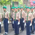 HW SMP Muhammadiyah 1 Surabaya Tunjukkan Semangat Menyala di Lomba Gerak Jalan