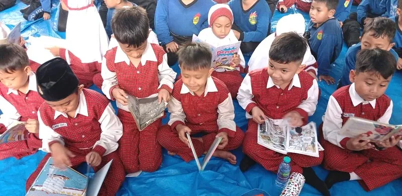 Perpustakaan Keliling hingga Pentas Bahasa Warnai Pekan Bulan Bahasa di SD Muhammadiyah 1 Krian