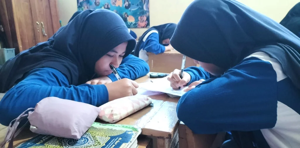 Siswa SMPM 7 Surabaya Tulis Harapan untuk Masa Depan di Peringatan HAN 2025