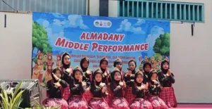 Middle Performance SD Almadany: Ujian Tengah Semester yang Penuh Kreativitas dan Keceriaan