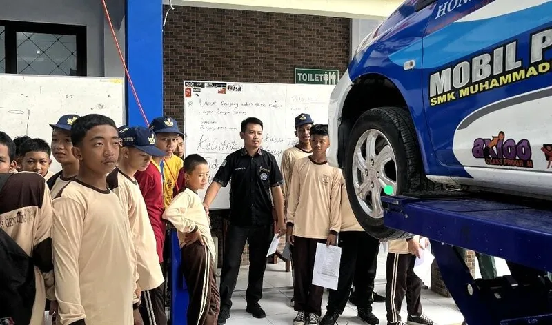 Laboratorium TKR SMK Muda Genteng Jadi Ruang Eksplorasi Otomotif bagi Siswa SMP