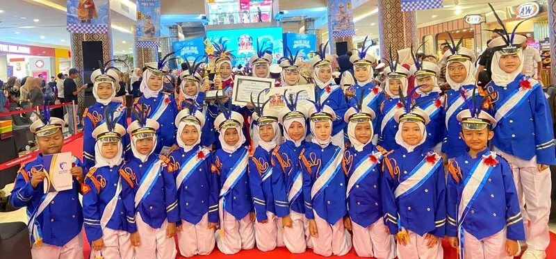 SD Muwri Sabet Juara Terbaik Keserasian dan Kekompakan Gerak di Lomba Polisi Cilik Kapolres Gresik Cup 2025