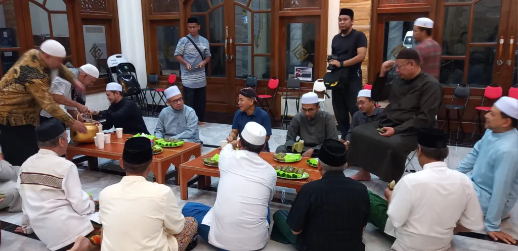 Delegasi Fatwa Negeri Perlis Malaysia Salat Subuh Berjamaah di Masjid Al Badar Kertomenanggal