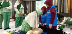 Siapkan Siswa Tangguh Hadapi Situasi Darurat, SDMM Gelar Pelatihan Pertolongan Pertama pada Kecelakaan