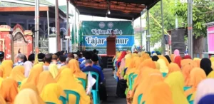 Prof. Biyanto Ajak Ribuan Jamaah Pengajian Fajar Timur Wujudkan Bangsa yang Unggul lewat Pendidikan