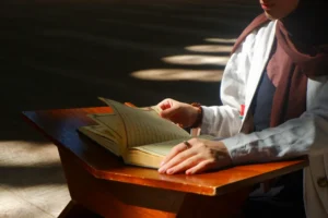 Mereka yang Diringankan Kuburnya karena Al-Qur’an