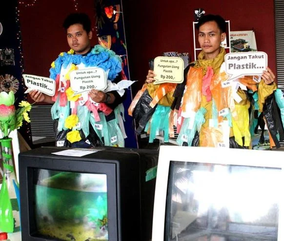 UM Surabaya Serukan Olah Limbah Plastik