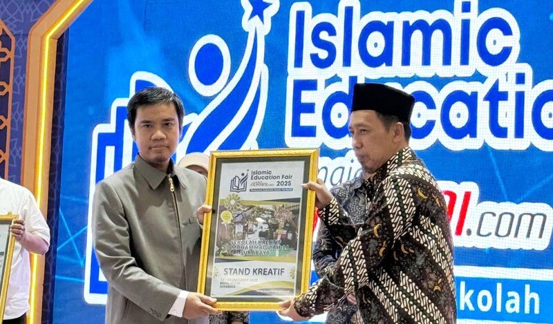 Untuk Kedelapan Kalinya, Sekolah Kreatif SD Muhammadiyah 16 Surabaya Raih Penghargaan Stan Terkreatif di IEF