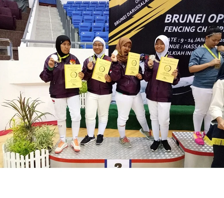 Atlet Anggar SMAMDA Raih Medali Perak di Kejuaraan Brunei Terbuka