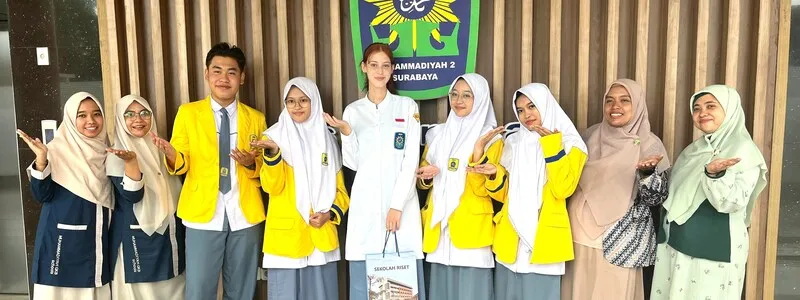 Kunjungi Smamda Surabaya, Smamio Asah Kemampuan Bahasa Asing dan Belajar Budaya Lintas Negara