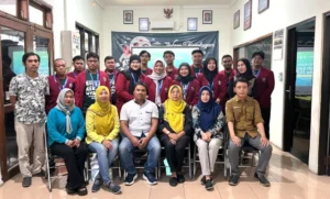 Resmi Dibuka, KKN Kelompok 30 UM Surabaya Hadirkan Program Unggulan SiKADU di Kelurahan Sukomanunggal