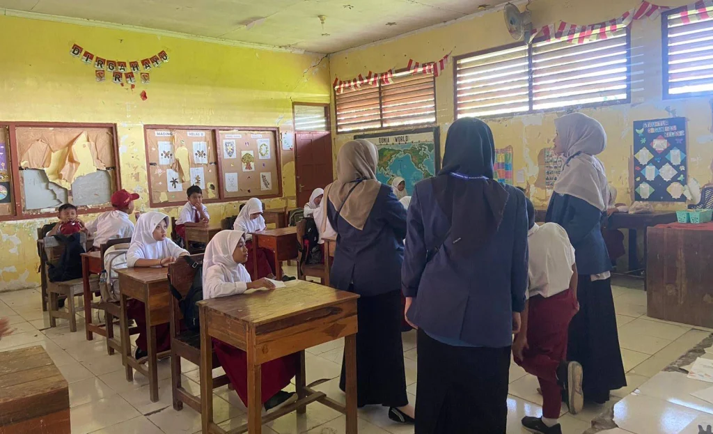 Mahasiswa KKN PGSD UMG Adakan Kegiatan Pembelajaran Interaktif di SDN 138 Gresik