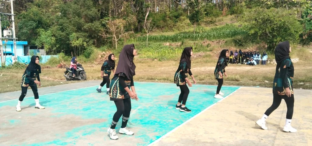Tim Voli Putri SMK Muhammadiyah 10 Mantup Tampil Percaya Diri di Ajang Lomba Sambut HUT ke-80 RI