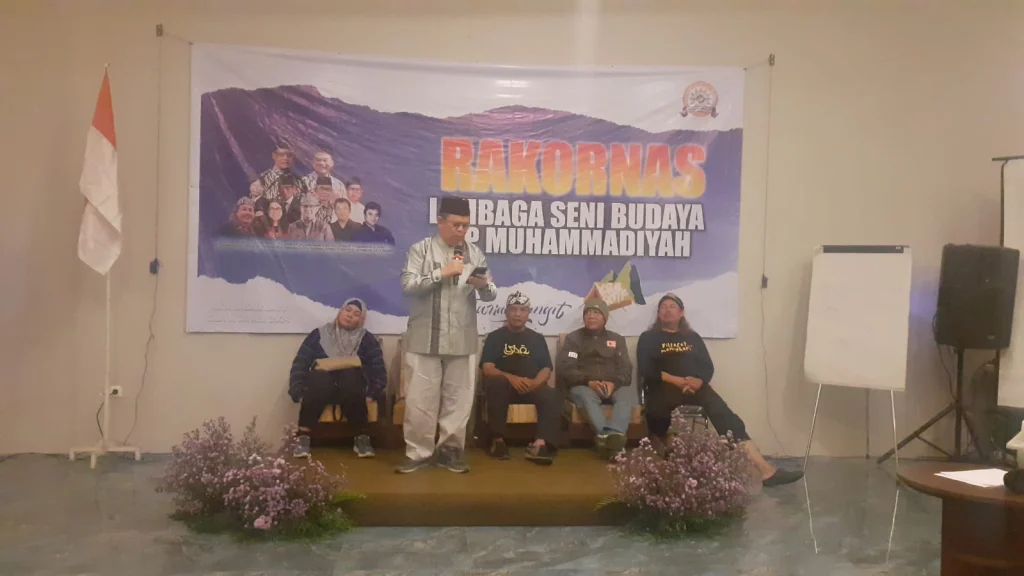 Puisi Ketua Panitia Kemah Kreatifitas Nasional Budayawan dan Seniman Muhammadiyah