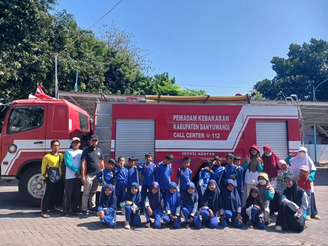 SD Muhammadiyah 18 Kalibaru Gelar Outdoor Class di Dinas Pemadam Kebakaran Banyuwangi