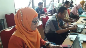 Wanita Ini Datang Jauh-jauh dari Kalimantan agar Mahir Menulis Buku