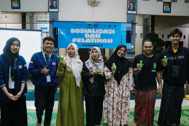 Mahasiswa KKN UMG Berdayakan Warga Ketapanglor dengan Sabun Cuci Piring dari Jeruk Nipis