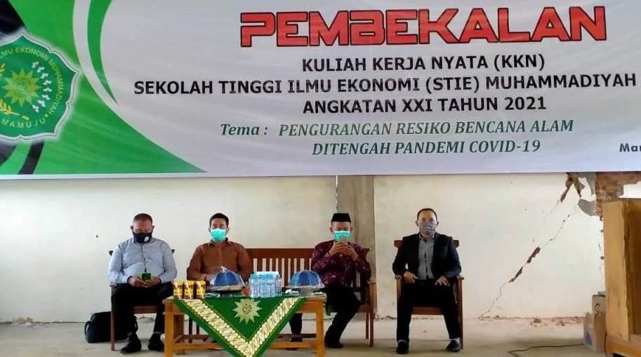 325 Mahasiswa STIEM Mamuju KKN di Daerah Bencana