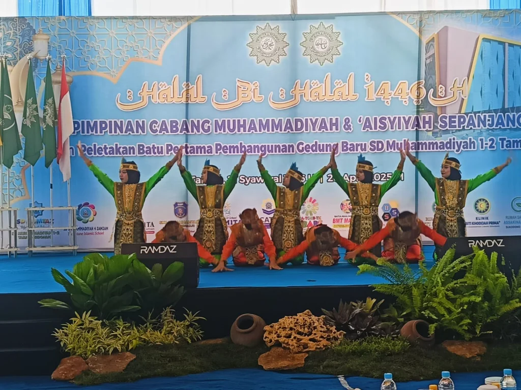 Pesona Saman di Pagi Syawal: 9 Penari Cilik SD Mumtaz Memukau di Halal Bihalal