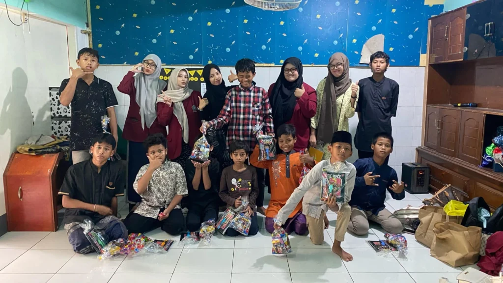 Mahasiswa UM Surabaya Gelar Kegiatan PjBSL di Panti Asuhan Kedung Asem