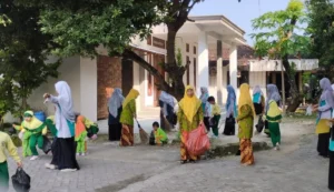 Aksi Bebas Sampah PAUD Aisyiyah Mojopetung