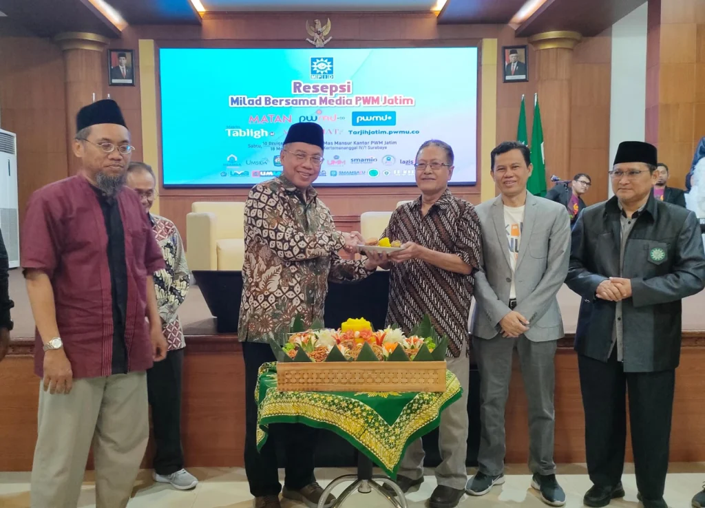 Potong Tumpeng, Ketua PWM Jatim Berharap Media Saling Bersinergi