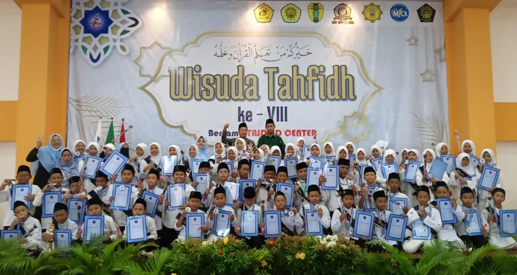 SD Mumtas Kirim Peserta Terbanyak di Wisuda Tahfidh Tajdied Center