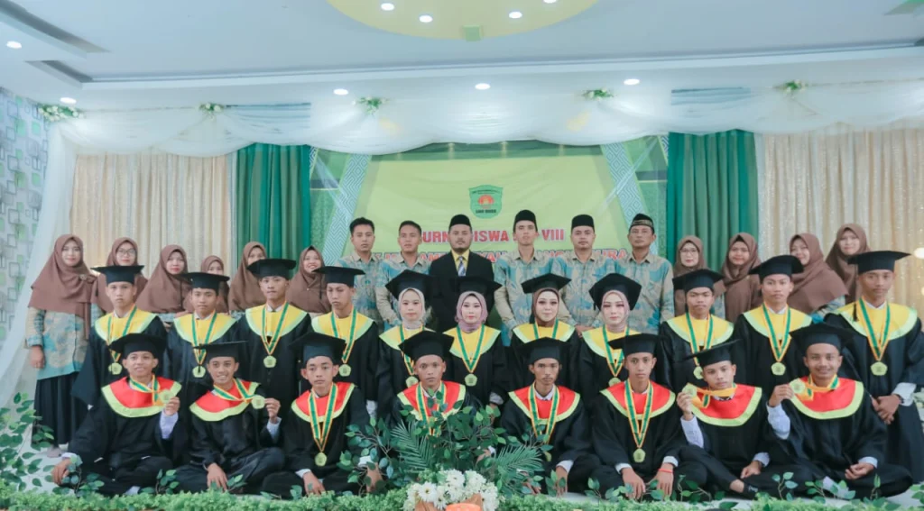Wisuda Ke-8 SMK Muda Sangkapura Sukses Digelar