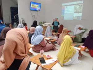 Kreatif dan Islami! TPQ Al-Furqon Kenjeran Ajak Santri Bikin Komik Digital