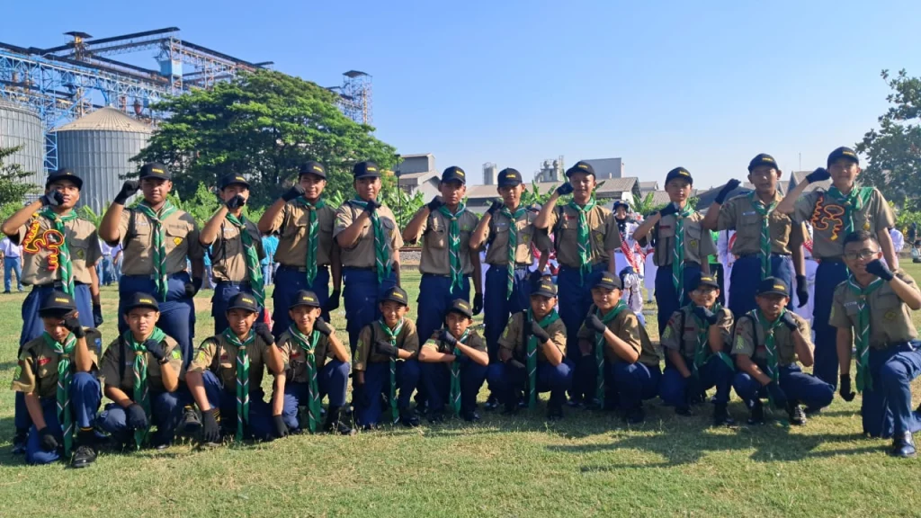 Kiprah SMP Muhammadiyah 6 Krian Memukau di Lomba Gerak Jalan Kecamatan