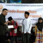 Lazismu Gresik Beri Kado Ramadhan untuk 75 Anak Yatim