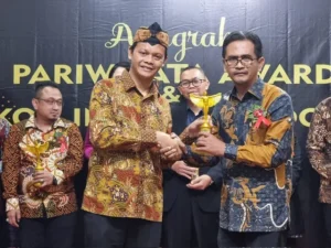 Kepala SMP Muhammadiyah PK, Muhdiyatmoko, Terima Penghargaan Tokoh Inspiratif Indonesia 2024