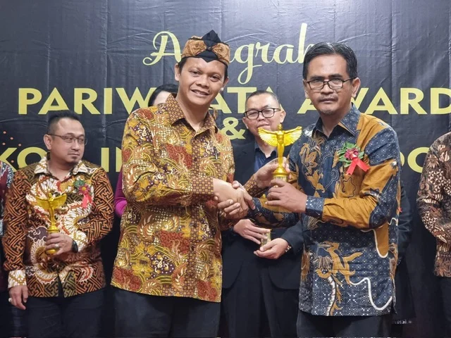 Kepala SMP Muhammadiyah PK, Muhdiyatmoko, Terima Penghargaan Tokoh Inspiratif Indonesia 2024